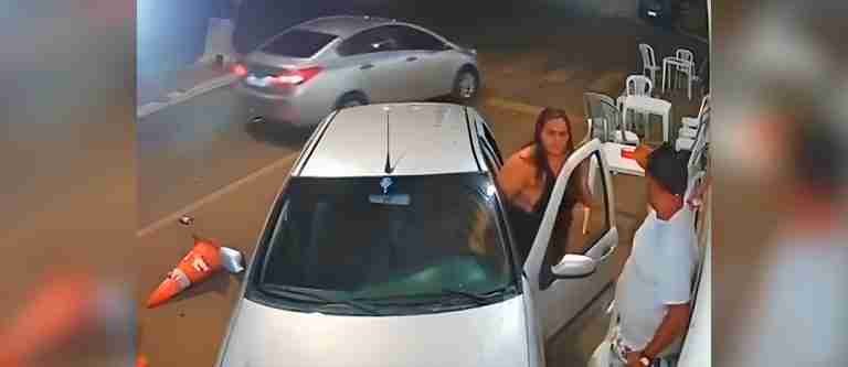 ¡Increíble! Mujer atropelló a su novio porque salió a tomar cerveza con un amigo