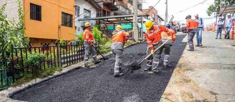 Con más de 10.000 huecos tapados, Medellín avanza en la recuperación de su malla vial