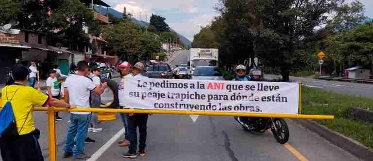 Se agudiza la protesta en el peaje El Trapiche: anuncian posible paro indefinido