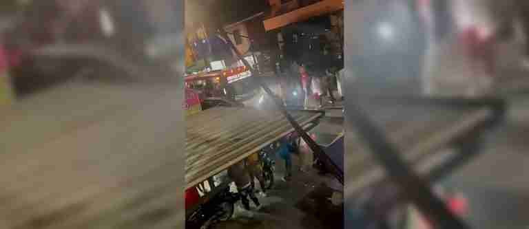 Por lo menos 20 personas encapuchadas saquearon dos D1 en Bello
