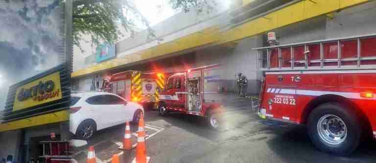 ¡Atención! Se registra incendio estructural en el Éxito de Viva Envigado