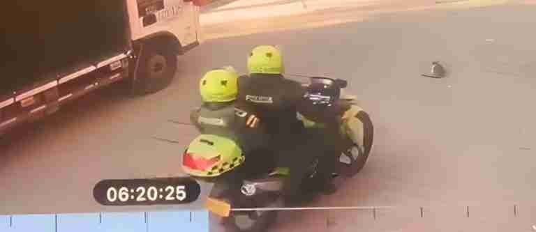 Una moto de la Policía atropelló un gato y se fue del lugar 