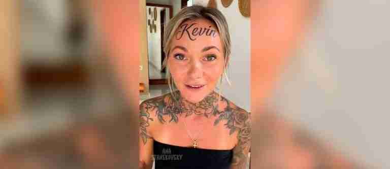 ¿Verdad o mentira? Mujer se tatuó el nombre de su pareja en la frente