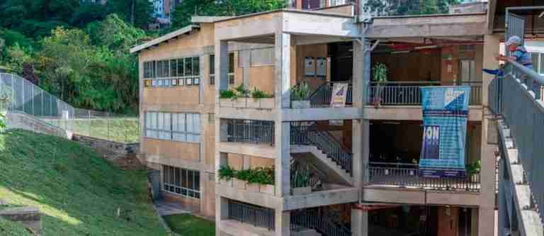 Culminaron obras de mejoramiento en la Institución Educativa Alejandro Vélez Barrientos en Envigado