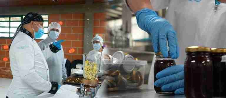 Primera promoción de estudiantes de transformación de alimentos en Medellín