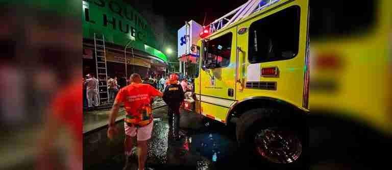 20 locales comerciales afectados por incendio en el Hueco