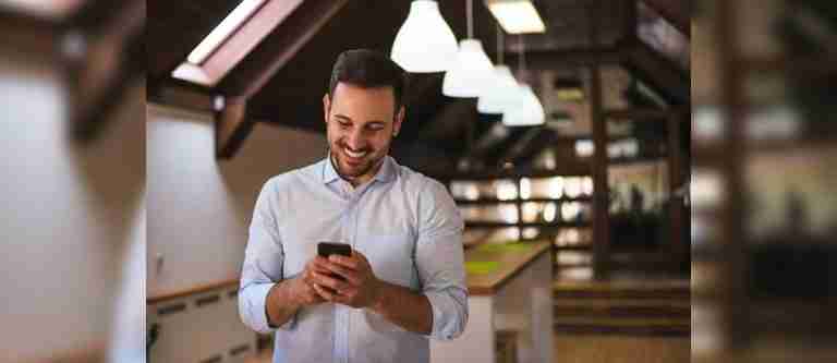 Hombres lideran el uso del celular a nivel mundial