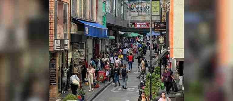 El Centro de Medellín estará abierto de domingo a domingo en diciembre