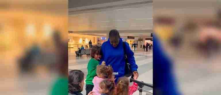¡Conmovedor! Así fue la dura despedida entre una niñera y los pequeños que cuidó por cinco años