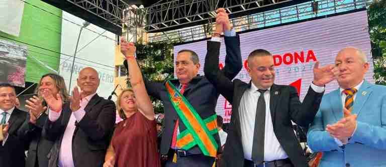 Raúl Cardona se posesionó como alcalde de Envigado