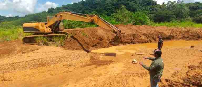 EE. UU impone sanciones mineras a Venezuela y amenaza con más