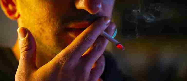 El consumo de tabaco disminuye a nivel mundial, según la OMS