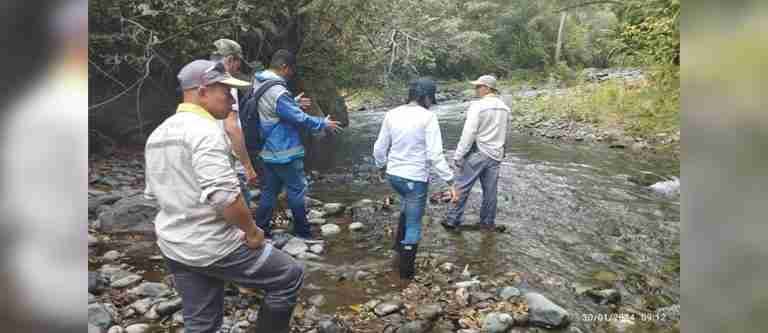 Santa Fe de Antioquia está sin servicio de agua potable por una mortandad de peces en la boca toma