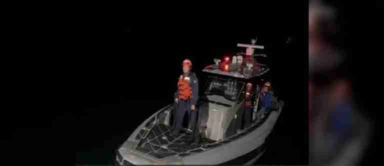Rescataron a 13 personas que quedaron a la deriva en el Pacífico colombiano