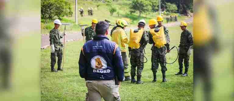 80 soldados son capacitados para atender las emergencias forestales en Medellín