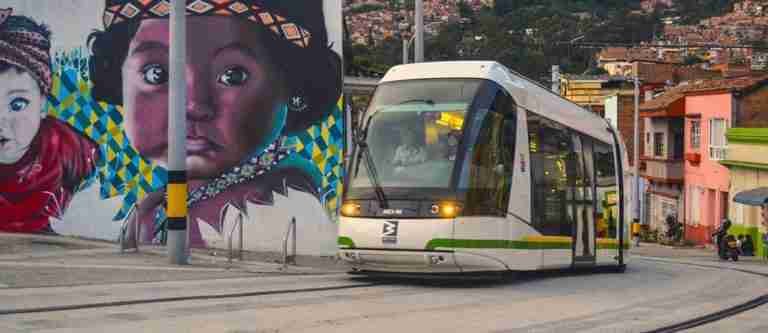 Tranvía de Ayacucho (línea T) operó con restricciones tras accidente externo: Metro de Medellín