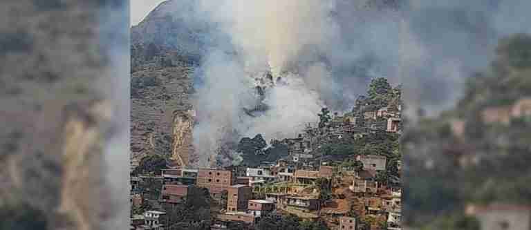 Incendio en el cerro Pan de Azúcar fue controlado por Bomberos Medellín