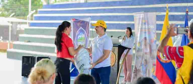 159 víctimas de desplazamiento en Catatumbo recibieron kits de hogar y vestuario