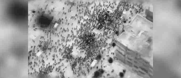 Ataque de Israel a palestinos que rodeaban camiones de comida deja más de 100 muertos