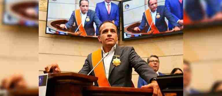 Con homenaje, Congreso despidió a senador Alexánder López
