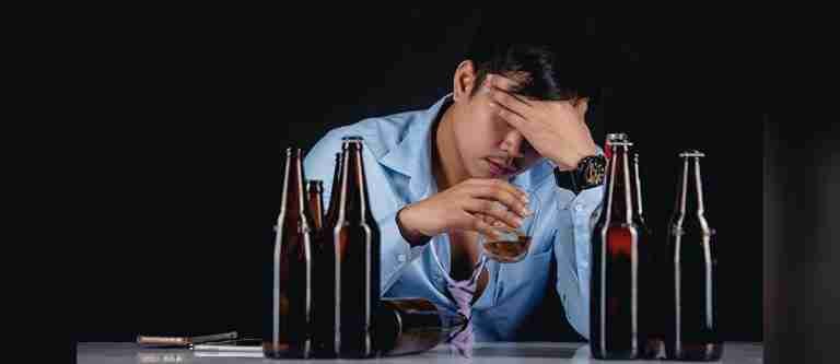 Cada borrachera cuesta un millón de neuronas: el impacto del alcohol en el cerebro
