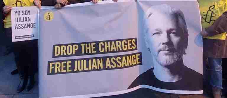 Estados Unidos estaría considerando absolver a Julian Assange