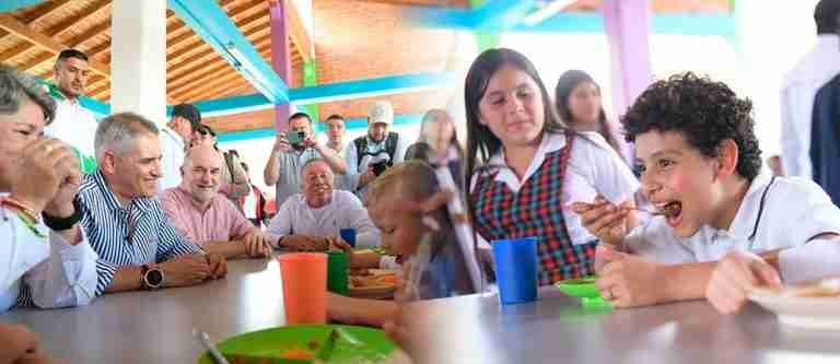 Gobernación de Antioquia lanzó en El Peñol programa de jornada extendida educativa  