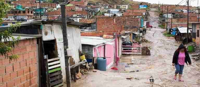Para 2023, el 47,3 % de los hogares colombianos se sintieron pobres