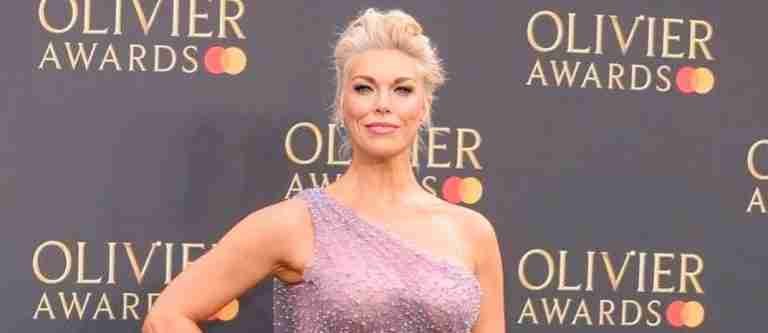 Hannah Waddingham pone a fotógrafo en su lugar durante los premios Laurence Olivier