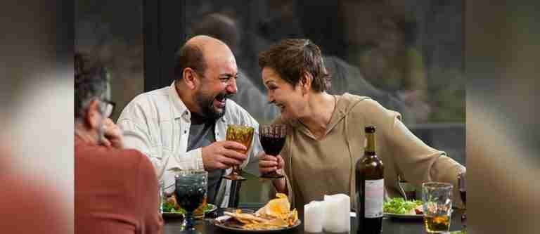 Restaurante italiano ofrece vino gratis a cambio de no usar teléfonos móviles en la cena