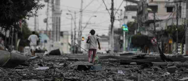 Decenas de víctimas en ataque israelí sobre campamento de refugiados en Gaza