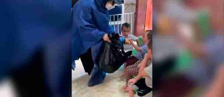 Técnica china para que los niños no acepten regalos, ¿la usaría?