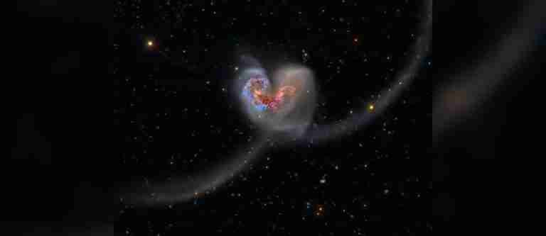 ¡Amor en el espacio! La épica imagen de dos galaxias que al colisionar formaron un corazón