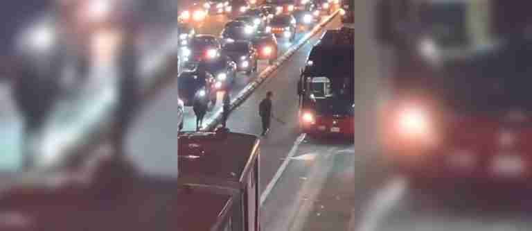 Hombres armados con machete generaron pánico en Transmilenio