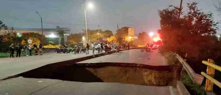Colapso de puente entre Soledad y Barranquilla deja cuatro muertos y tres heridos