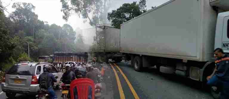 Estudiantes y líderes indígenas bloquean la vía Panamericana