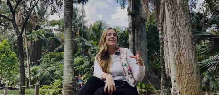 ¡Bienvenidos a un nuevo episodio de «Una Samaria Conociendo Medellín», en el Jardín Botánico!