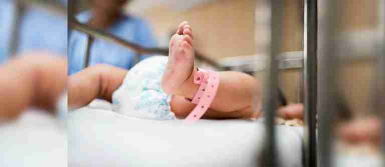 Bebé en coma etílico por biberón preparado con vino