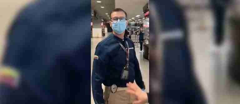 Fue destituido el funcionario de migración que se hizo viral por agredir a un viajero
