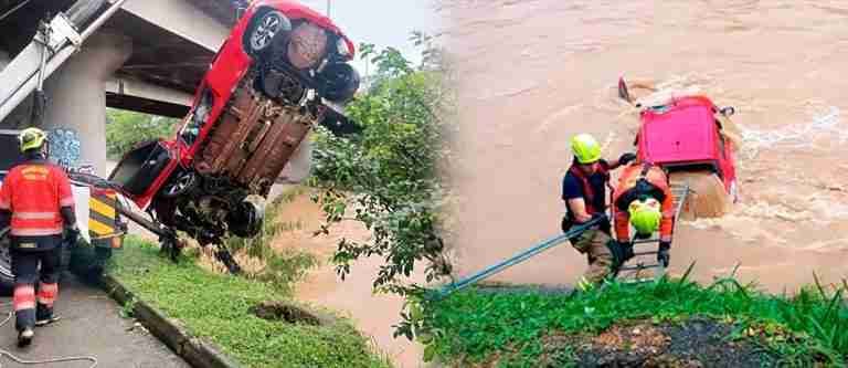 En Medellín buscan una persona que habría caído al río en un accidente de tránsito 