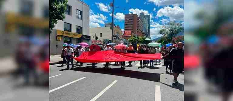 Así avanza la marcha de maestros en Medellín