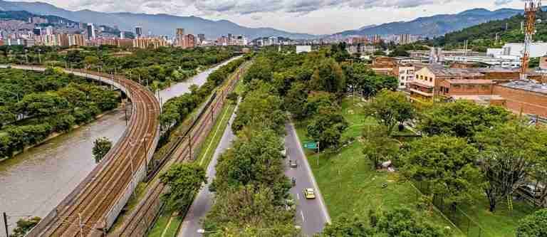Corredores verdes, la apuesta para bajar la temperatura en Medellín