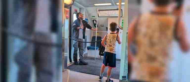 Sueño cumplido: pequeño conductor de tren por un día en Toronto