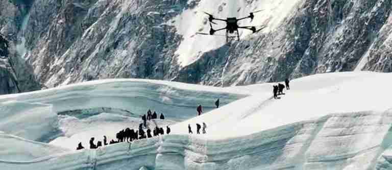 Por primera vez en la historia, un dron ha realizado con éxito la entrega de suministros en el Monte Everest