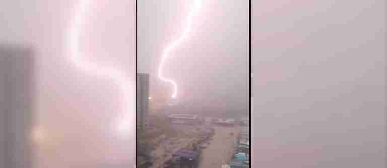 Impresionante rayo cayó hoy en Barranquilla