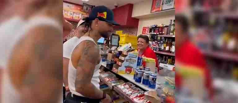 «Eso me lo dicen muy seguido» le dice Maluma a un cajero del OXXO cuando lo «confundió»
