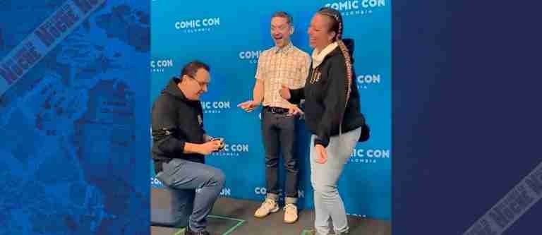 ¡Sí, acepto! Un hombre pide matrimonio en la ´Comic Con´ con Elijah Wood como cómplice