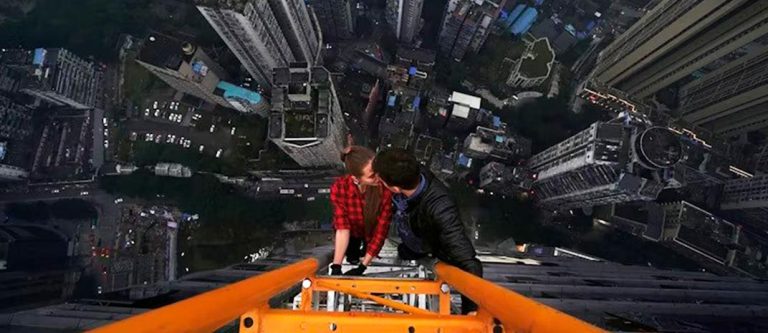 ¿Le gusta el romance y la adrenalina? Una pareja encontró el amor escalando edificios ilegalmente