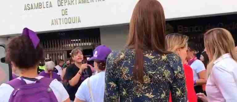 Colectivos de mujeres exigen revisión de la reestructuración de la Secretaría de las Mujeres en Antioquia