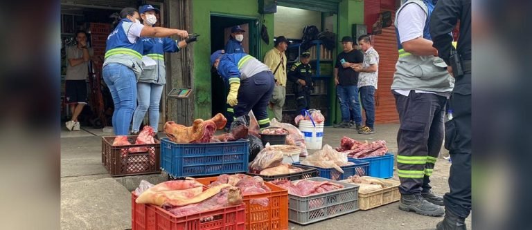 En la conocida calle del ‘pescado de Medellín’, encontraron más de 2 toneladas de carne descompuesta